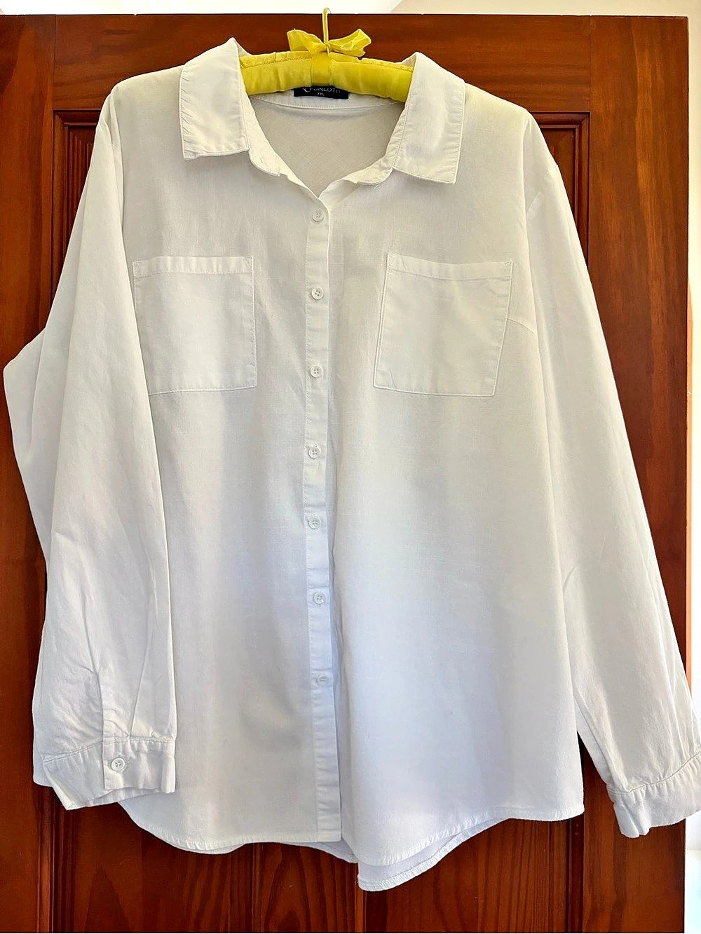 FUNILOTH Button Down Shirt in White Size XXL Like New